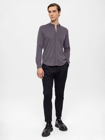 Antioch - Ajuste estrecho Camisa en gris
