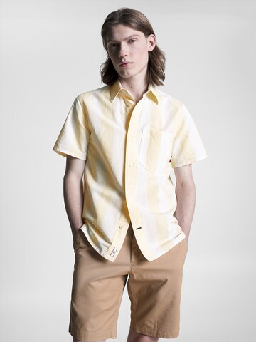 TOMMY HILFIGER Regular Fit Hemd in Gelb: Vorderseite