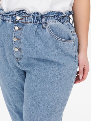 ONLY Carmakoma Loosefit Pressveckade jeans 'Luba' i blå