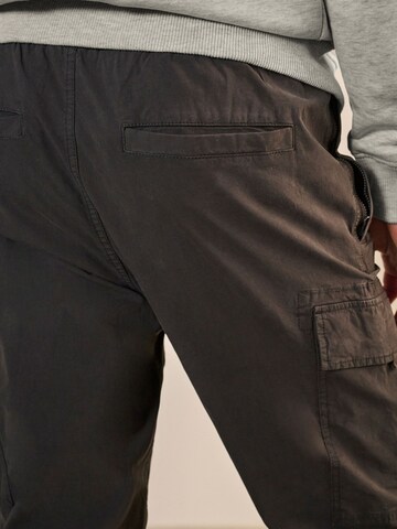 regular Pantaloni cargo di Next in grigio