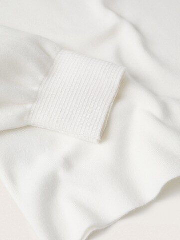 MANGO Пуловер 'Shoulder' в бяло