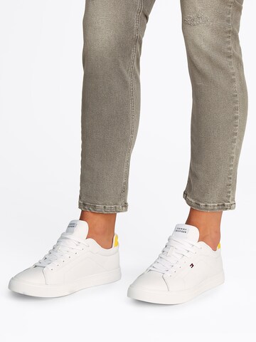 Sneaker bassa 'Icon Court' di TOMMY HILFIGER in bianco