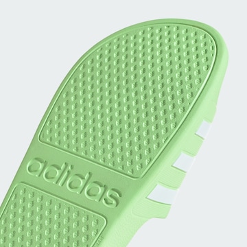 ADIDAS SPORTSWEAR - Sapato de praia/banho 'Adilette Aqua' em verde