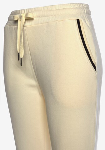 LASCANA Tapered Hose in Gelb
