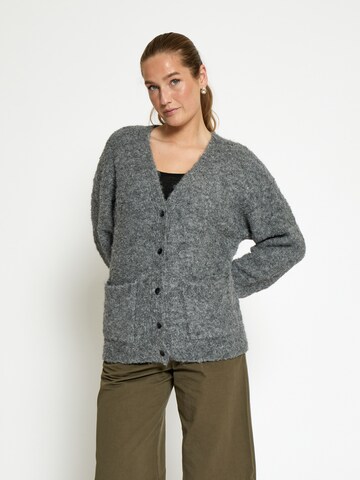Cardigan 'Irma' DESIRES en gris : devant