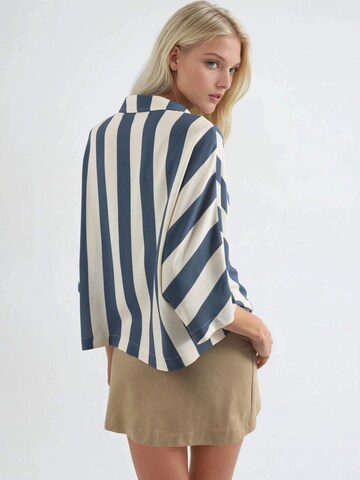 Busem Blouse in Blue