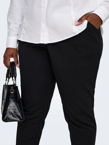 ONLY Carmakoma - Regular Calças com pregas 'CARSANIA' em preto