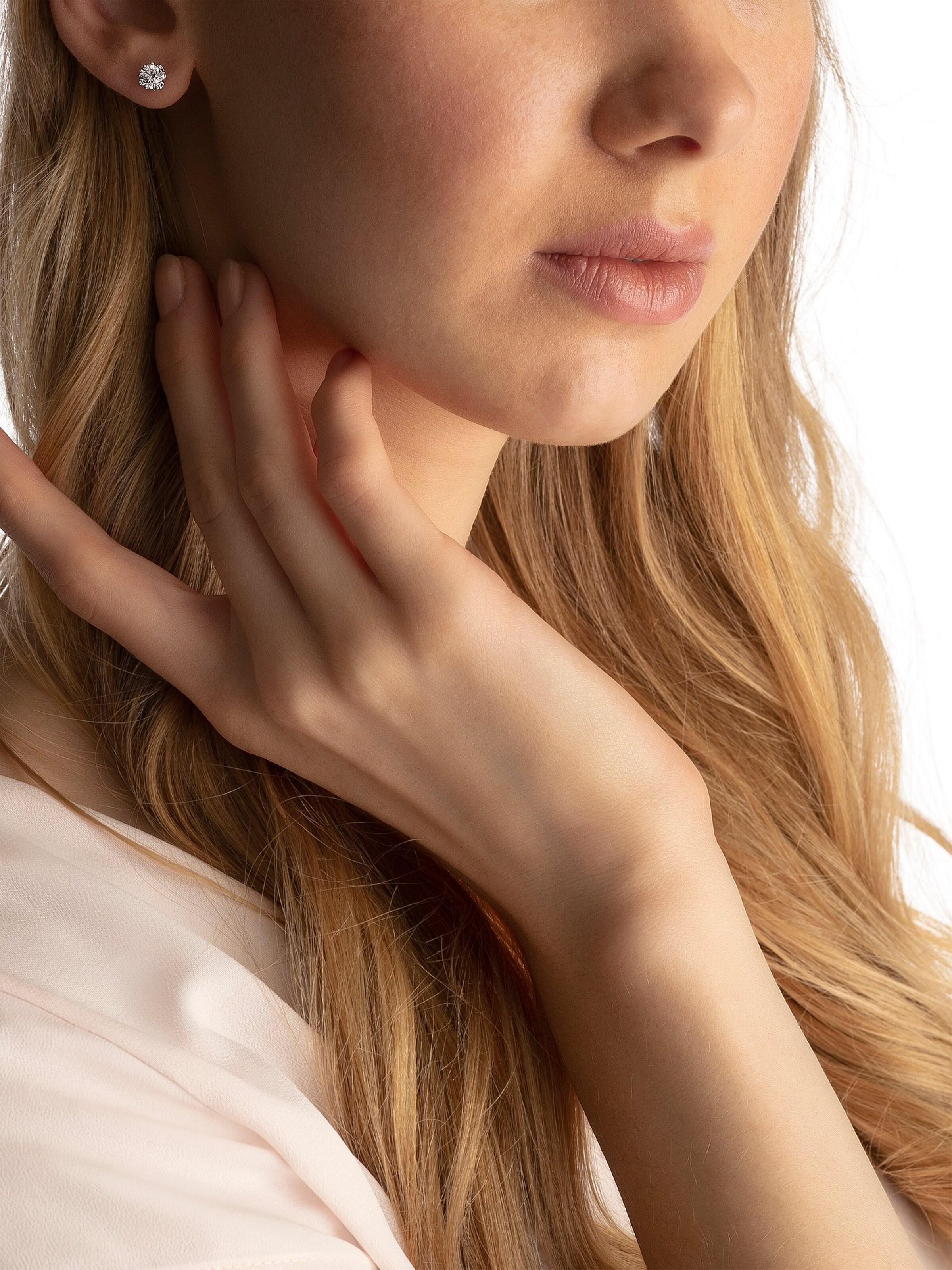 FAVS Earrings in Silver: front