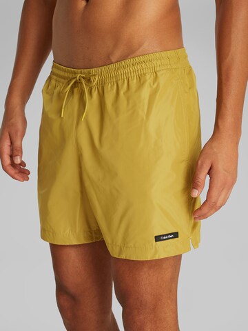 Shorts de bain Calvin Klein Swimwear en vert : devant