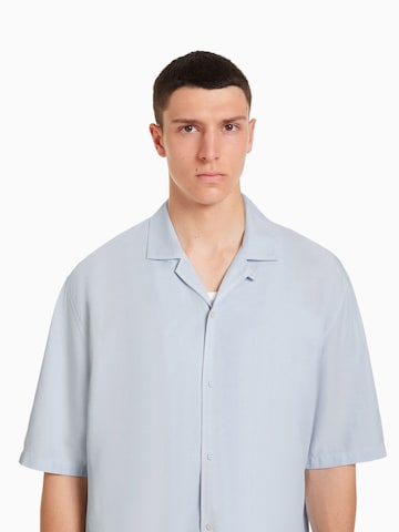 Bershka Comfort Fit Hemd in Blau