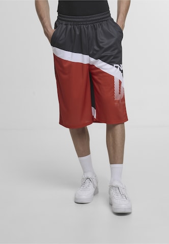 Dangerous DNGRS Loosefit Shorts 'Trick' in Rot: Vorderseite