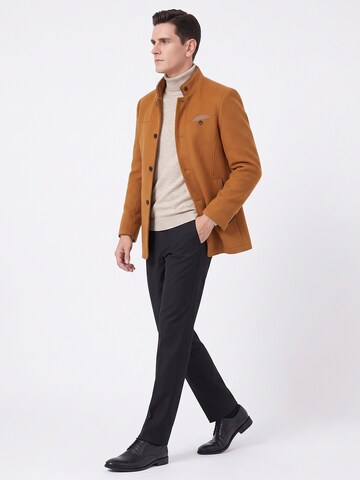 ALLTHEMEN Winter Coat 'Farbkante' in Beige