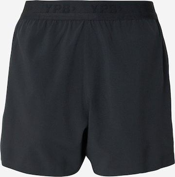 Abercrombie & Fitch Regular Urheiluhousut 'FEB4' värissä musta: etupuoli