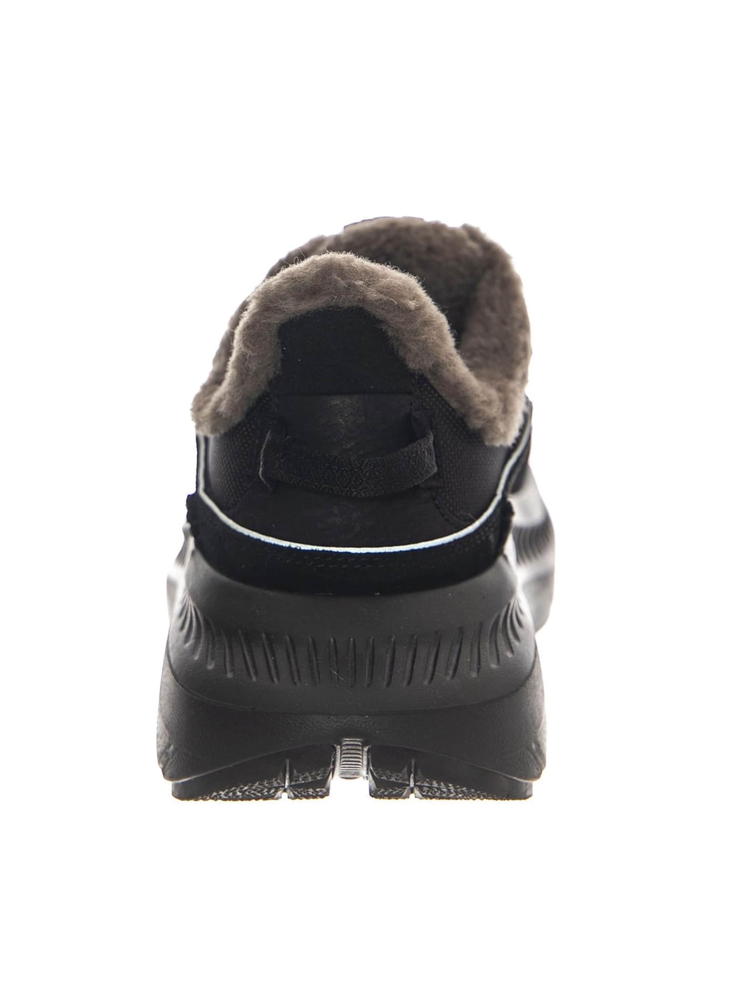 Scarpa stringata sportiva 'M CA805 V2 Remix Heritage Black' di UGG in nero