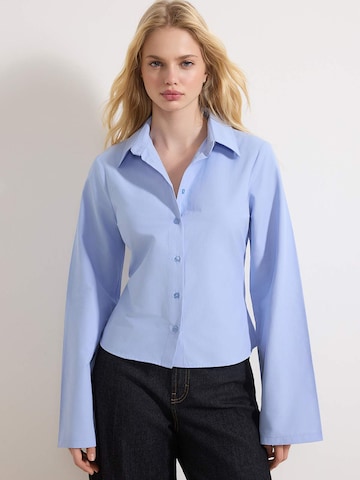 Trendyol - Blusa en azul: frente