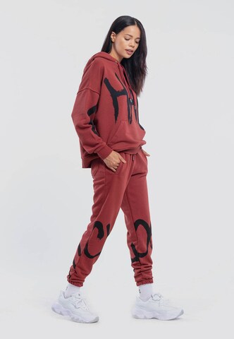 Tom Barron Sports Suit 'Chaos' in Red: front