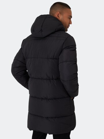 Threadbare Mantel 'Strike' in Schwarz