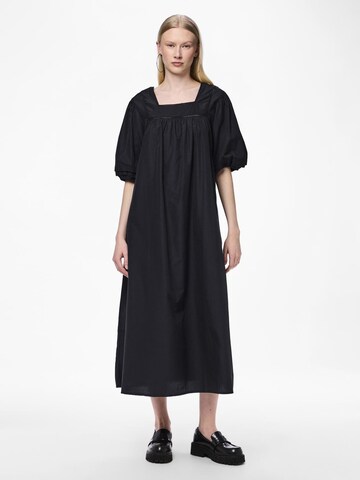 Robe 'Keyla' PIECES en noir : devant