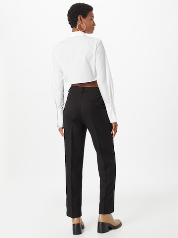 Regular Pantalon à plis Gina Tricot en noir