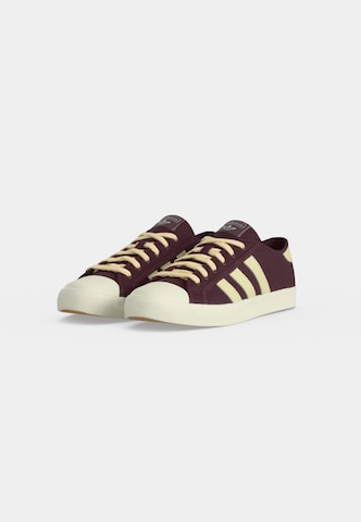 ADIDAS ORIGINALS Låg sneaker 'NISI' i brun