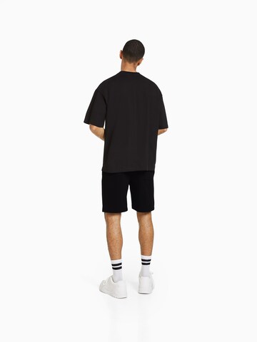 Bershka Regular Shorts in Schwarz