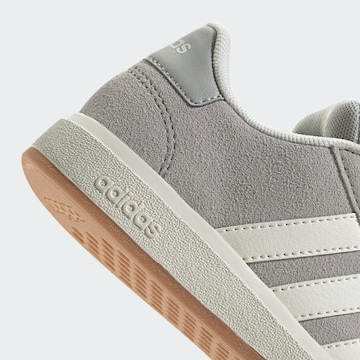 ADIDAS SPORTSWEAR Кроссовки 'Grand Court 00s' в Серый