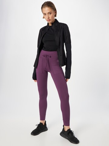 Marika Zwężany krój Spodnie sportowe 'MADISON' w kolorze fioletowy