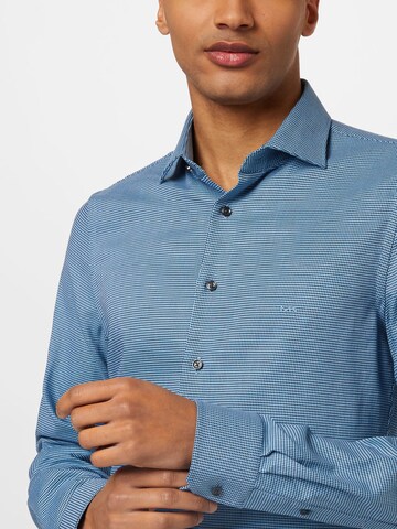 Michael Kors Slim Fit Hemd in Blau