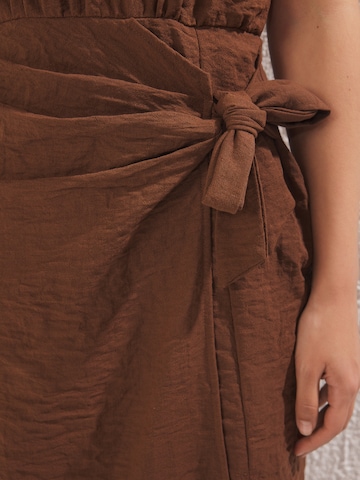 Trendyol Kleid in Braun