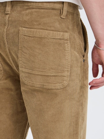 Loosefit Pantalon chino ' BHMADDOX-Cord ' BLEND en marron