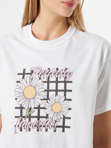 T-shirt 'TYLER' Daisy Street en blanc