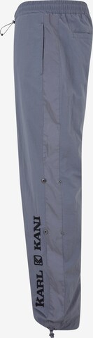 Karl Kani Loose fit Pants in Grey