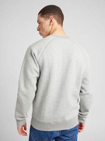 Carhartt WIP Sweatshirt 'Chase' in Grau