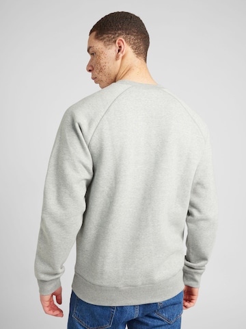 Carhartt WIP Sweatshirt 'Chase' in Grau