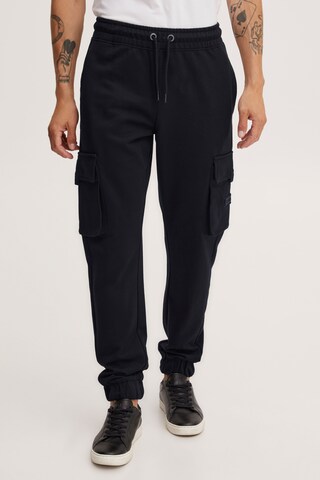 11 Project Tapered Cargo Pants 'Prsidone' in Black: front