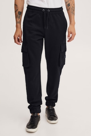 11 Project Tapered Cargo Pants 'Prsidone' in Black: front