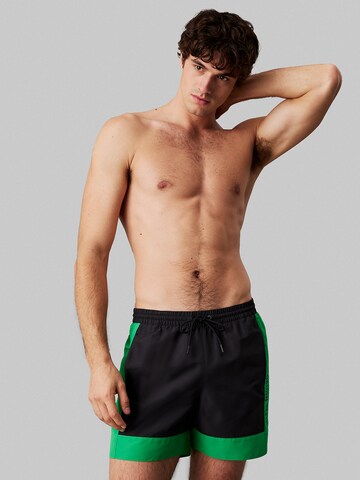 Shorts de bain 'Intense Power' Calvin Klein Swimwear en vert : devant
