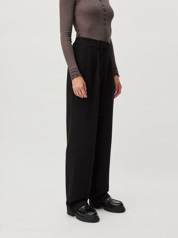 regular Pantaloni con pieghe 'Pina' di LeGer by Lena Gercke in nero