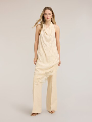 Robe MOTIVI en beige