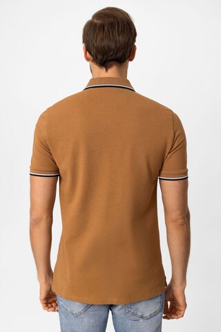 DENIM CULTURE T-shirt 'Arvid' i brun