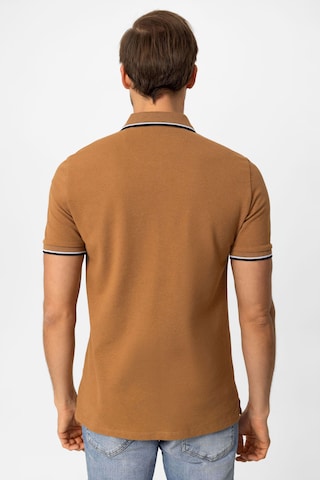 DENIM CULTURE - Camiseta 'Arvid' en marrón