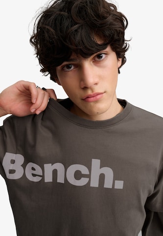 T-Shirt BENCH en gris
