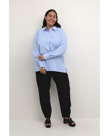 Camicia da donna 'Debra' di KAFFE CURVE in blu