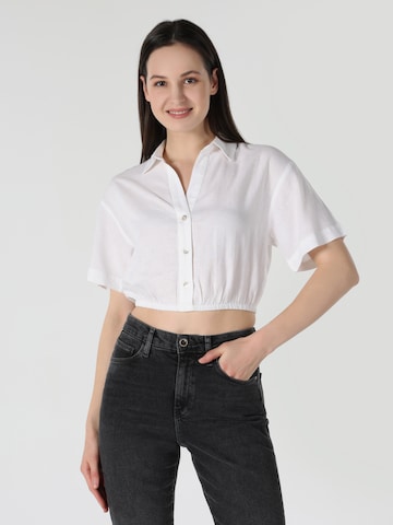 Colin's Blouse in Wit: voorkant
