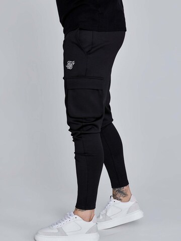 Tapered Pantaloni cargo 'Essentials Poly' di SikSilk in nero