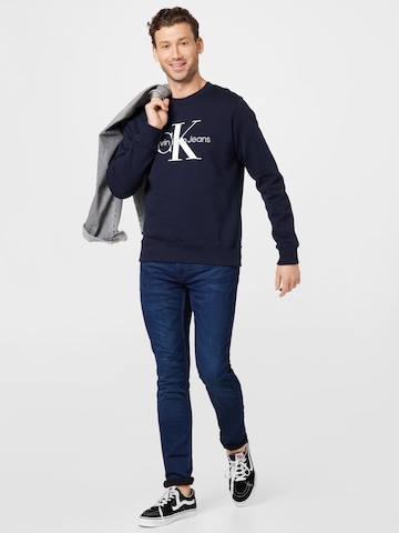 Sweat-shirt Calvin Klein Jeans en bleu