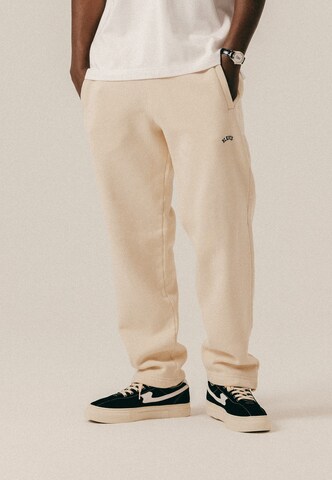 BLKVIS Zúžený Kalhoty – bílá: přední strana