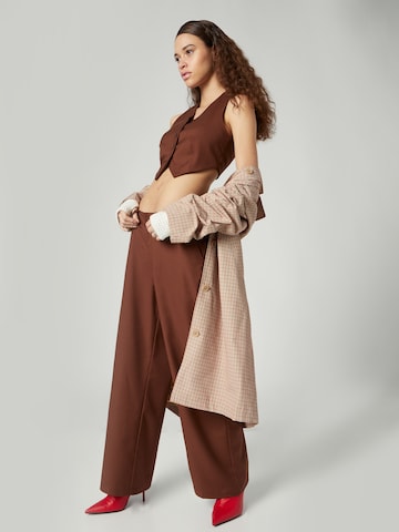 Wide Leg Pantalon à plis 'Dion' Bella x ABOUT YOU en marron