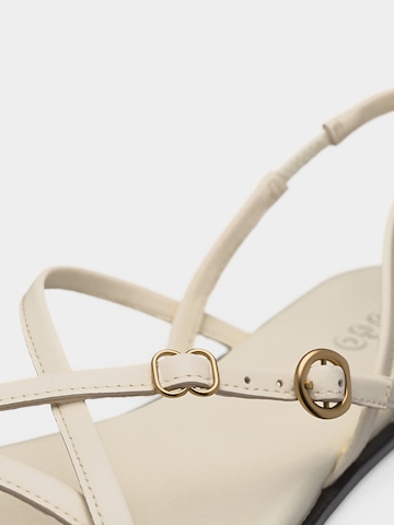 HUGO - Sandalias con hebilla 'Amaryl' en blanco