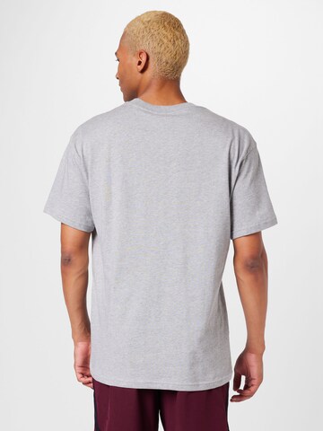 Nike Sportswear - Camisa 'Futura' em cinzento